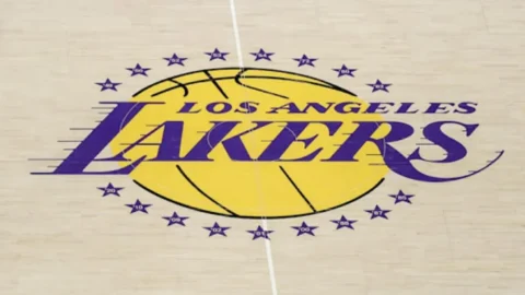 Lakers venduti per 10 miliardi di dollari a Mark Walter: fine dell’era Buss dopo 45 anni, resta Jeanie