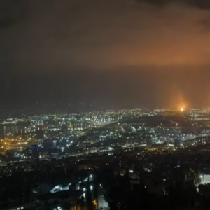 Guerra Israele-Iran: esplosioni a Teheran, missili su Tel Aviv. Trump propone Putin come mediatore, gelo dall’Ue