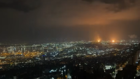 Guerra Israele-Iran: esplosioni a Teheran, missili su Tel Aviv. Trump propone Putin come mediatore, gelo dall’Ue