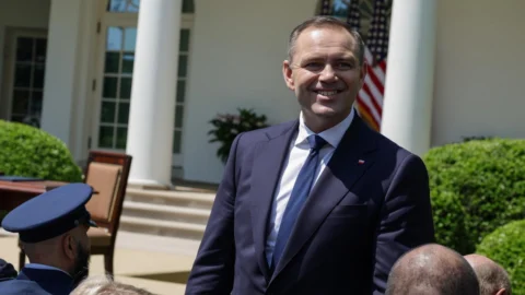 Presidenziali Polonia, vince il sovranista Nawrocki: sconfitto al fotofinish il candidato filo-Tusk