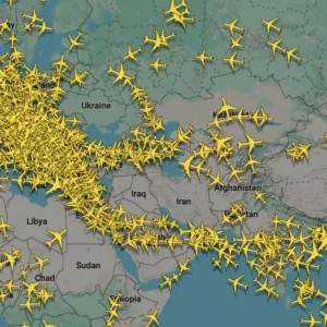 Guerra Iran, voli sospesi: spazio aereo chiuso dopo l’escalation dei conflitti. Quali compagnie e dove