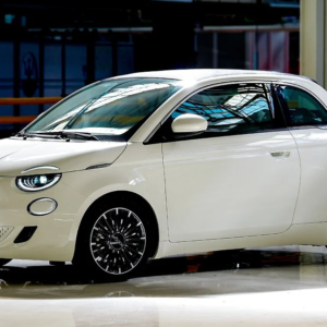 Fiat 500 ibrida, torna la produzione a Mirafiori: ecco caratteristiche, uscita e prezzo