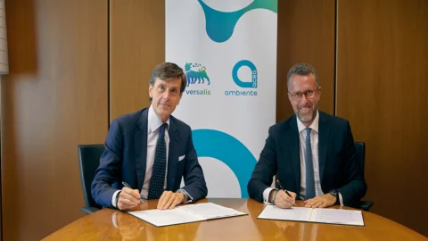 Versalis e Acea Ambiente firmano un accordo per promuovere il riciclo avanzato delle plastiche
