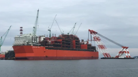 Gnl, Eni firma un maxi-accordo con Venture Global: dagli Usa 2 milioni di tonnellate l’anno per 20 anni