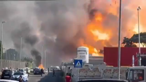 Esplosione distributore di benzina a Roma