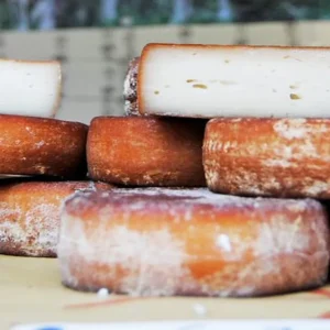 Un’estate a latte crudo: i formaggi e ricette da gustare in tutta Italia in attesa di Cheese
