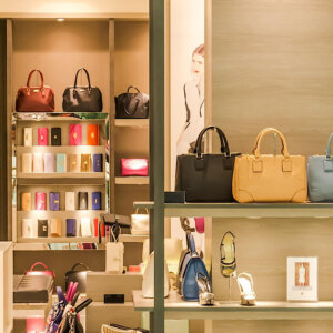 Crisi del lusso: cresce la richiesta del consumatore alle aziende produttrici perché adottino principi etici