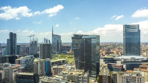 Grattacieli a Milano: non sempre serve un piano attuativo. Il Tar Lombardia smentisce la Procura