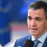 Spagna: Sánchez non si dimette, ma il suo governo è appeso a un filo. E mentre la politica soccombe, l’economia corre