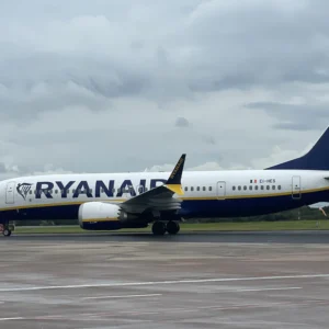 Ryanair ferma tutti i voli a Natale: oltre 3.000 partenze sospese in Europa. Ecco perché