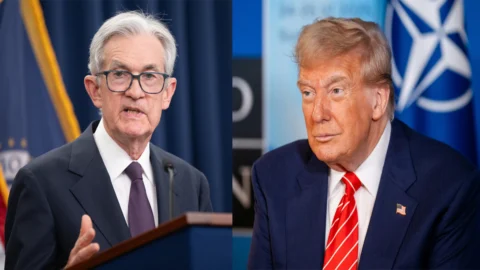 Trump non molla sul taglio dei tassi: perché “accerchia” Powell con l’elmetto in testa in vista del summit della Fed
