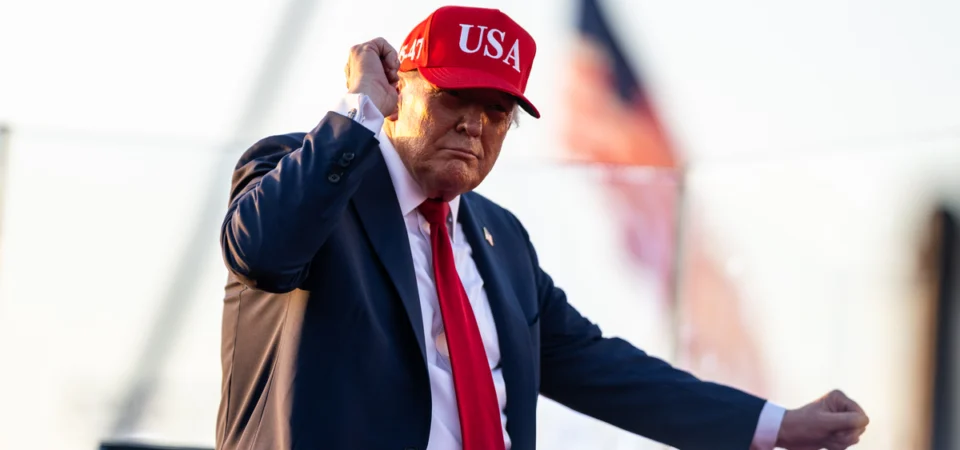 Dazi, Trump: “Se Ue non fa investimenti, li alzerò al 35%”. E su medicine e chip arrivano nuove minacce
