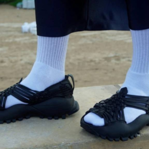 Messico, Adidas accusata di appropriazione culturale per il nuovo modello di sandali