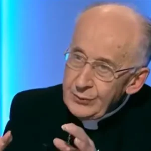 Il Cardinal Camillo Ruini si sbilancia a favore della destra di Berlusconi, Meloni e Mantovano ma solleva voci di dissenso
