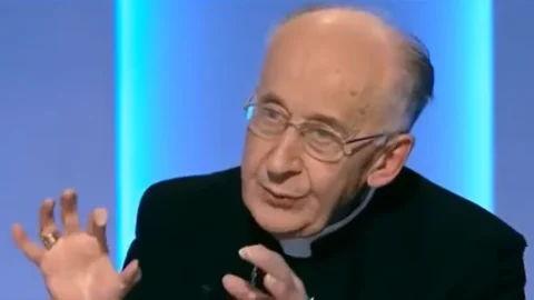 Il Cardinal Camillo Ruini si sbilancia a favore della destra di Berlusconi, Meloni e Mantovano ma solleva voci di dissenso