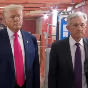 Trump minaccia Powell e spinge sul taglio dei tassi: la storica pressione dei presidenti Usa sulla Fed