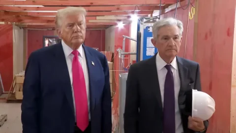 Trump minaccia Powell e spinge sul taglio dei tassi: la storica pressione dei presidenti Usa sulla Fed