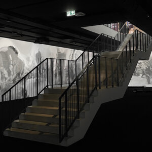 Gallerie d’Italia di Torino: l’Archivio Publifoto di Intesa Sanpaolo propone l’installazione di Erik Kessel e il museo diventa teatro