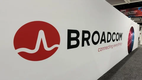 Broadcom batte le stime con l’IA e fa volare i titoli tech