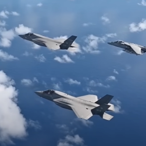 Jet russi violano lo spazio aereo estone: intercettati dagli F-35 italiani, Ue pronta a nuove sanzioni
