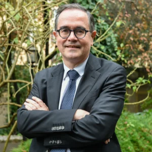 Renault, rivoluzione ai vertici: il nuovo ceo ridisegna il management per accelerare crescita e innovazione