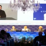 Zelensky a Cernobbio: “Garanzie subito, pronti a fermare Mosca”. Putin ai Volenterosi: “Truppe occidentali saranno obiettivi legittimi”