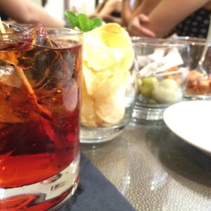 Negroni Haftası 2025: Tüm zamanların en ikonik içeceklerinden biri için, imza kokteyller ve yeni yorumlarla dünya çapında kutlamaların düzenlendiği bir hafta.