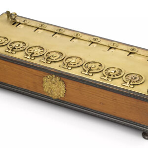 La première machine à calculer, la «&nbsp;Pascalina&nbsp;» (1642), est mise aux enchères. Estimation&nbsp;: 2 à 3&nbsp;millions d'euros.