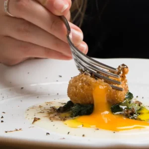 Les vieilles boutiques de Putignano, un retour courageux à la trattoria du village : la révolution inversée de Stefano D'Onghia