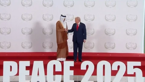 Pace a Gaza, firmato il trattato a Sharm. Trump: “Giorno storico, ora la Fase 2 dei negoziati”