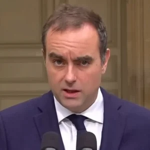 Francia, Lecornu ci riprova: nasce il nuovo governo “di scopo” per salvare il Paese dalla crisi