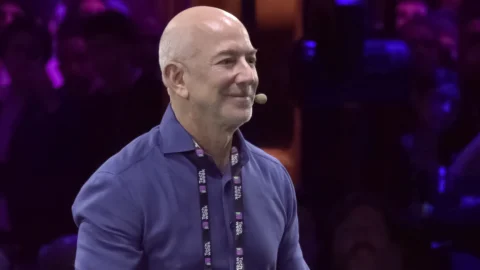 OpenAI e Amazon siglano un accordo da 38 miliardi: il titolo vola in Borsa