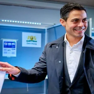Elezioni Olanda, trionfo del giovane Rob Jetten: fermata l’avanzata dell’ultradestra di Wilders