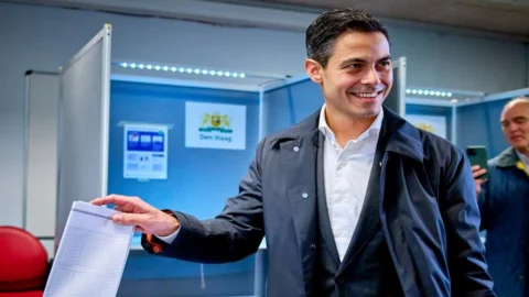Elezioni Olanda, trionfo del giovane Rob Jetten: fermata l’avanzata dell’ultradestra di Wilders