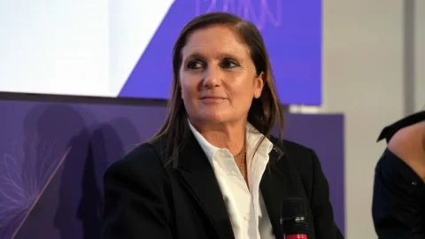 玛丽亚·格拉齐亚·基乌里 (Maria Grazia Chiuri) 重返芬迪 (Fendi)：这位意大利设计师被任命为这家罗马时装公司的创意总监。