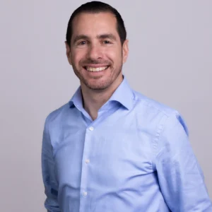 Gli italiani e la Borsa: “Gli investitori retail sanno cavalcare la volatilità dei mercati senza panico e usando l’IA”. Parla Massimo Citoni (eToro)