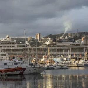 Enilive distribuye biocarburantes en los puertos de Génova y Rávena.