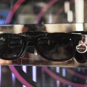 EssilorLuxottica melonjak di pasar saham setelah hasil rekor dan kesuksesan Ray-Ban Meta