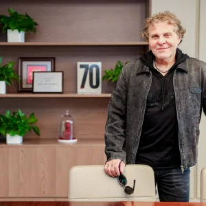 Renzo Rosso riceve l’AI Groundbreaker Award di Google Cloud per il progetto Virtual Try-On