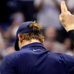Sinner-Djokovic e Alcaraz-Fritz oggi in semifinale al Six Kings Slam. In palio la finale da 6 milioni