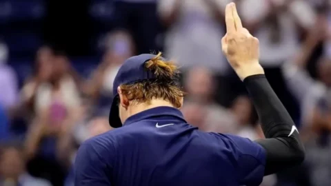 Sinner-Djokovic e Alcaraz-Fritz oggi in semifinale al Six Kings Slam. In palio la finale da 6 milioni