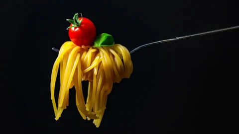 Pasta italiana a rischio maxi dazi Usa: dal 2026 possibile tariffa al 107%. Ecco perché