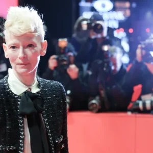 Il talento di Tilda Swinton… in mostra ad Amsterdam tra cinema, performance e moda