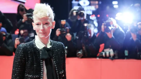 Il talento di Tilda Swinton… in mostra ad Amsterdam tra cinema, performance e moda