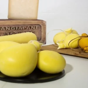 Penghargaan Keju: Caciocavallo di Cammarata dinobatkan sebagai keju terbaik tahun ini, yogurt San Salvatore dinobatkan sebagai turunan terbaik, dan Mimmo La Vecchia memenangkan Lifetime Achievement Award.