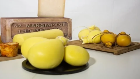 Penghargaan Keju: Caciocavallo di Cammarata dinobatkan sebagai keju terbaik tahun ini, yogurt San Salvatore dinobatkan sebagai turunan terbaik, dan Mimmo La Vecchia memenangkan Lifetime Achievement Award.