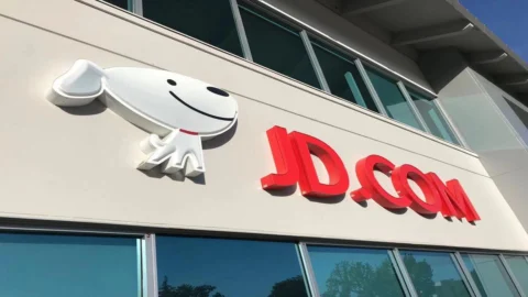 E-commerce, il gigante cinese JD.com alla conquista dell’Europa? Cosa ne pensa Kretinsky e come risponderà la Germania