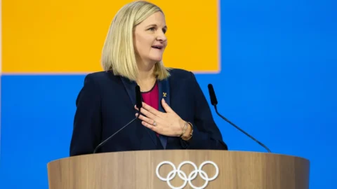 Milano-Cortina 2026: le lacrime della presidente Cio da Olympia e il suo messaggio di pace nel mondo