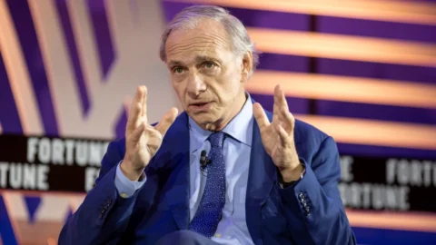 “Perché i Paesi falliscono” è il nuovo libro di Ray Dalio, il fondatore dell’hedge fund Bridgewater, che si fida dell’oro ma non dell’AI