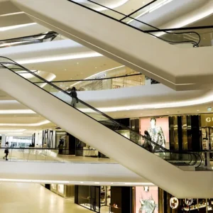 Il lusso verso il 2026: la ricerca Altagamma segnala una moderata ripresa per gioielli, cosmesi e moda di fascia alta
